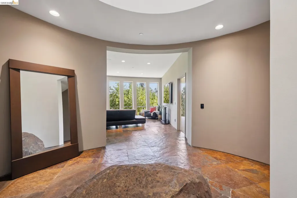 6343 Skyline Boulevard Oakland CA 94611