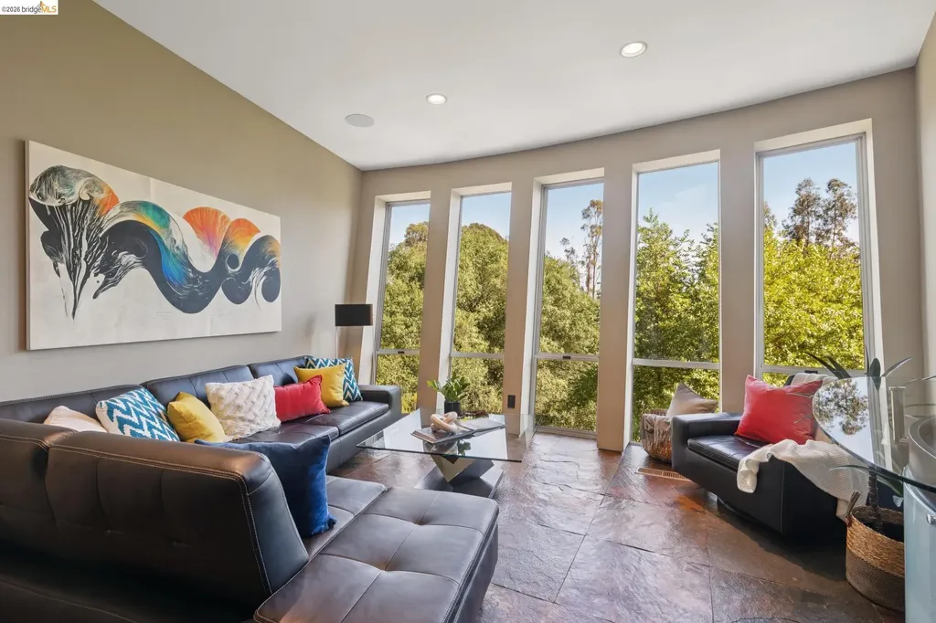6343 Skyline Boulevard Oakland CA 94611