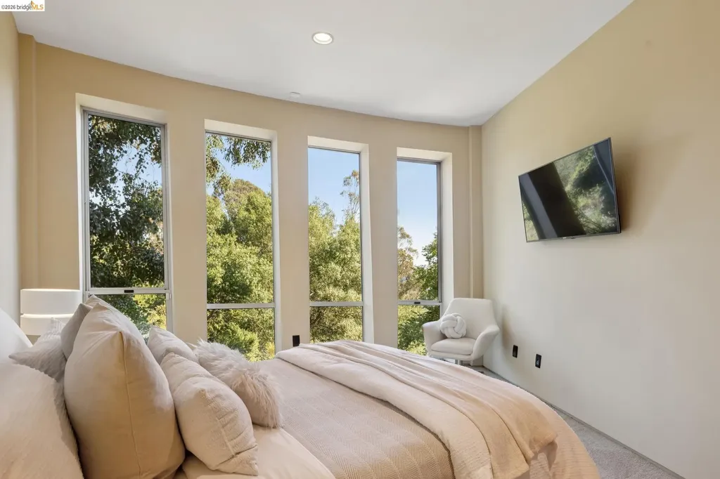 6343 Skyline Boulevard Oakland CA 94611