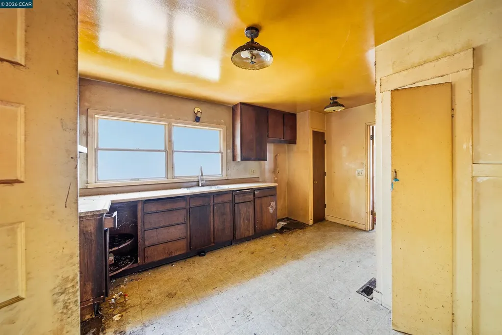 1215 Warren Street Martinez CA 94553