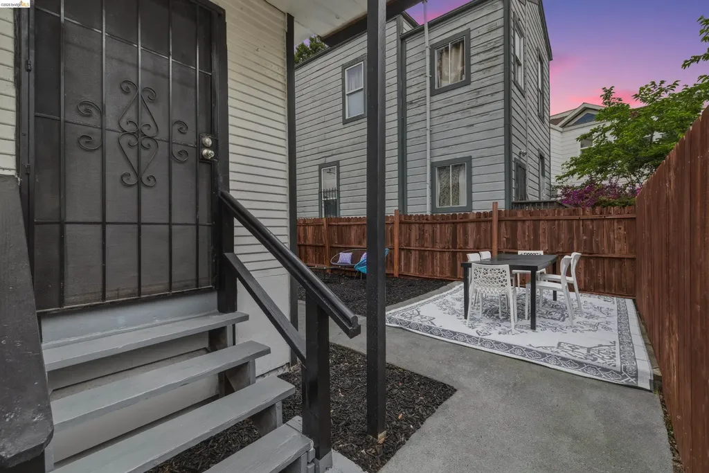 1558 8th Street Oakland CA 94607
