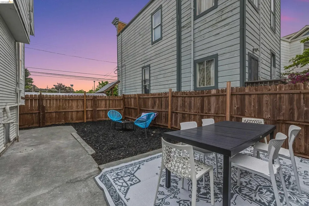 1558 8th Street Oakland CA 94607