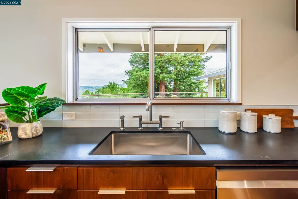 6 Donald Drive Orinda CA 94563