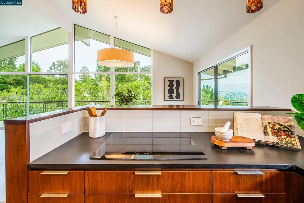 6 Donald Drive Orinda CA 94563