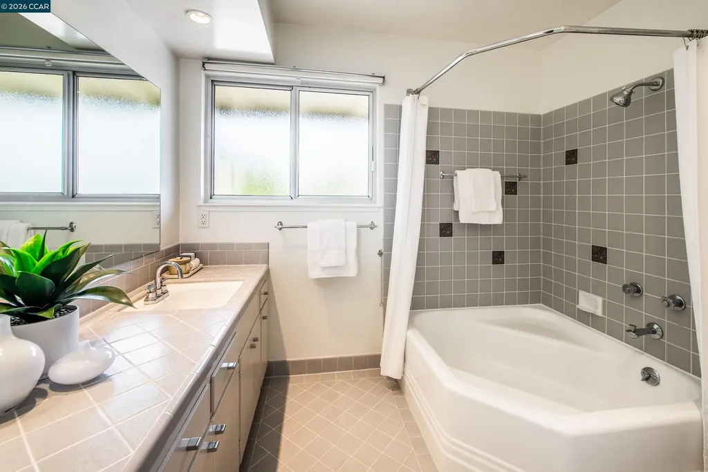 6 Donald Drive Orinda CA 94563