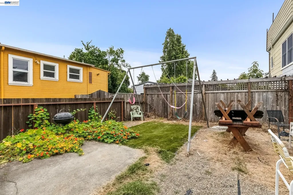 5963 Maccall Street Oakland CA 94609