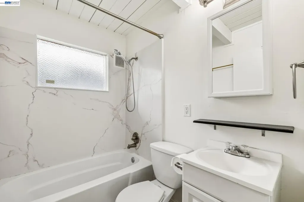 5963 Maccall Street Oakland CA 94609