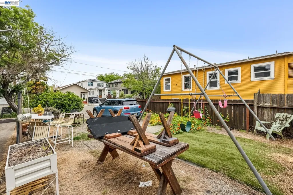 5963 Maccall Street Oakland CA 94609