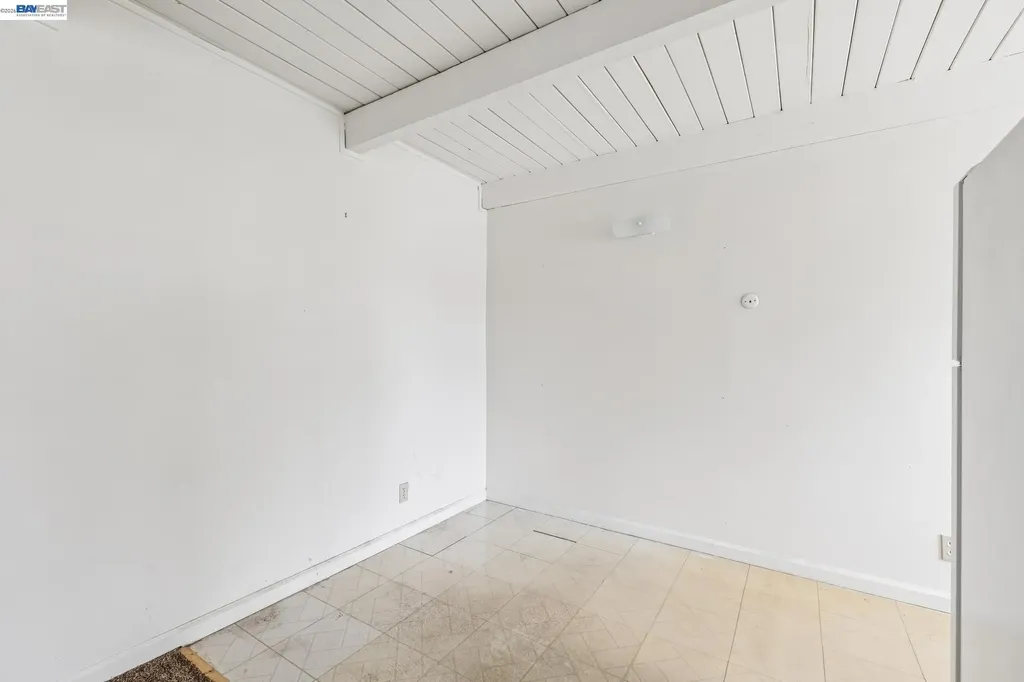 5963 Maccall Street Oakland CA 94609