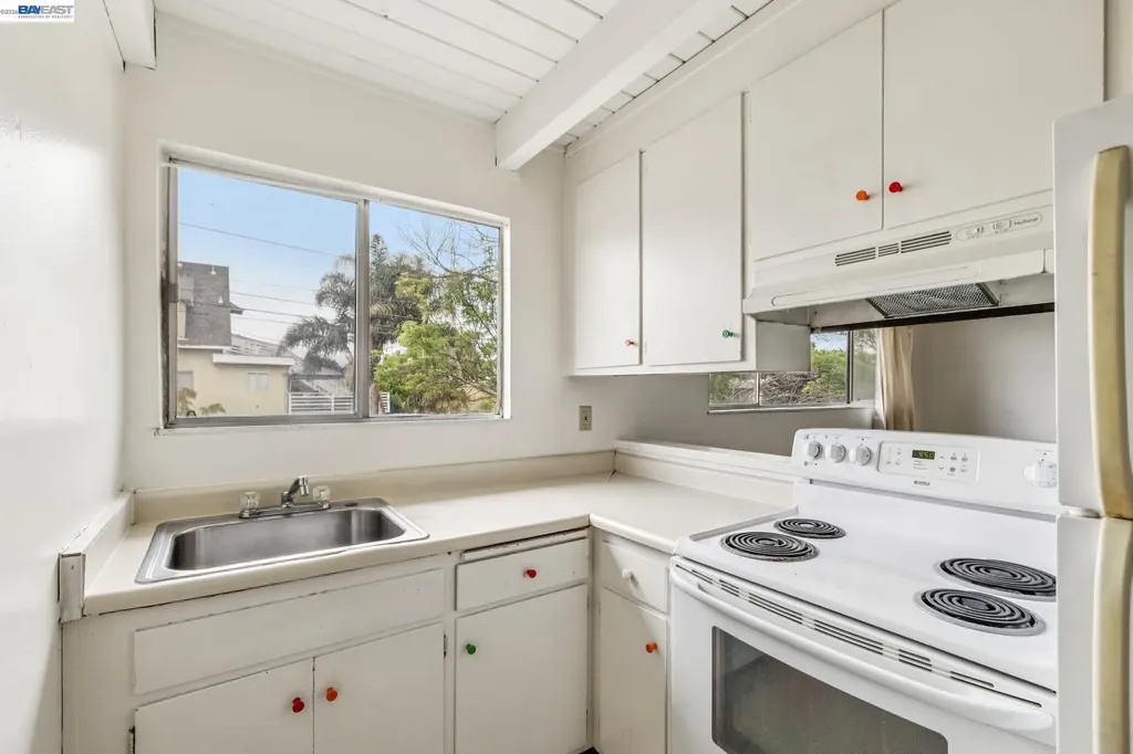5963 Maccall Street Oakland CA 94609