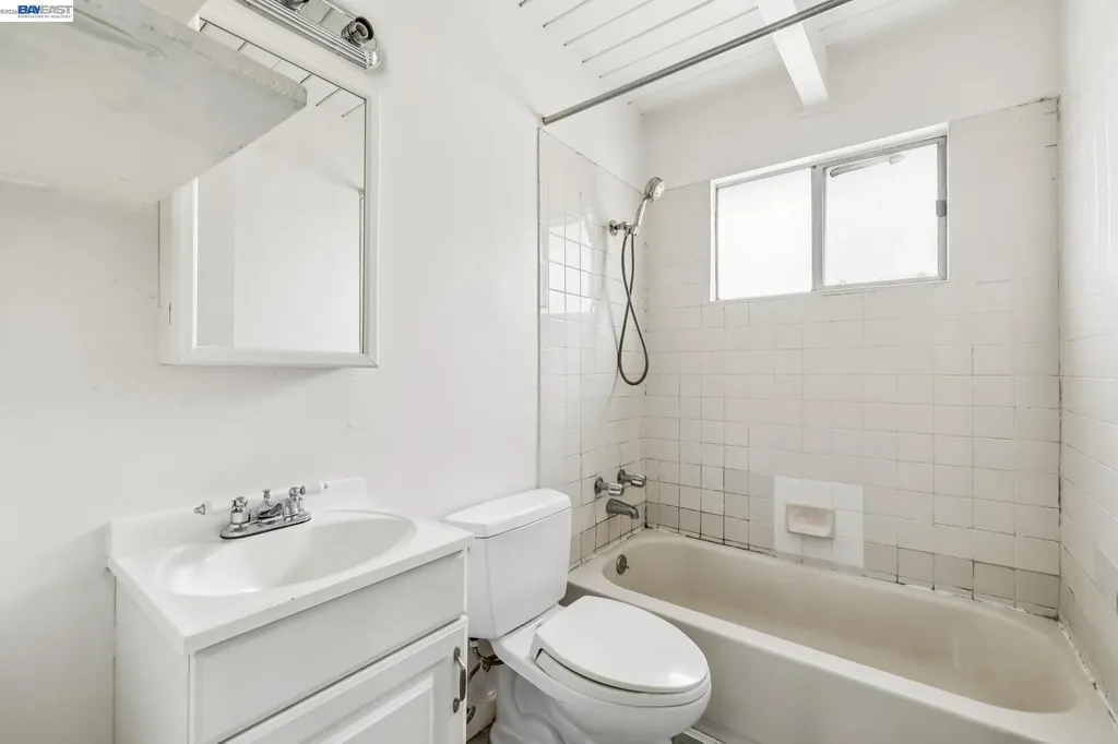 5963 Maccall Street Oakland CA 94609