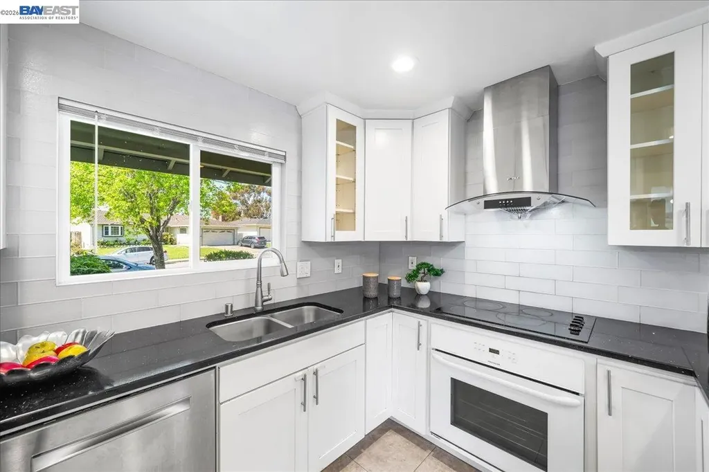 48252 Cottonwood Street Fremont CA 94539