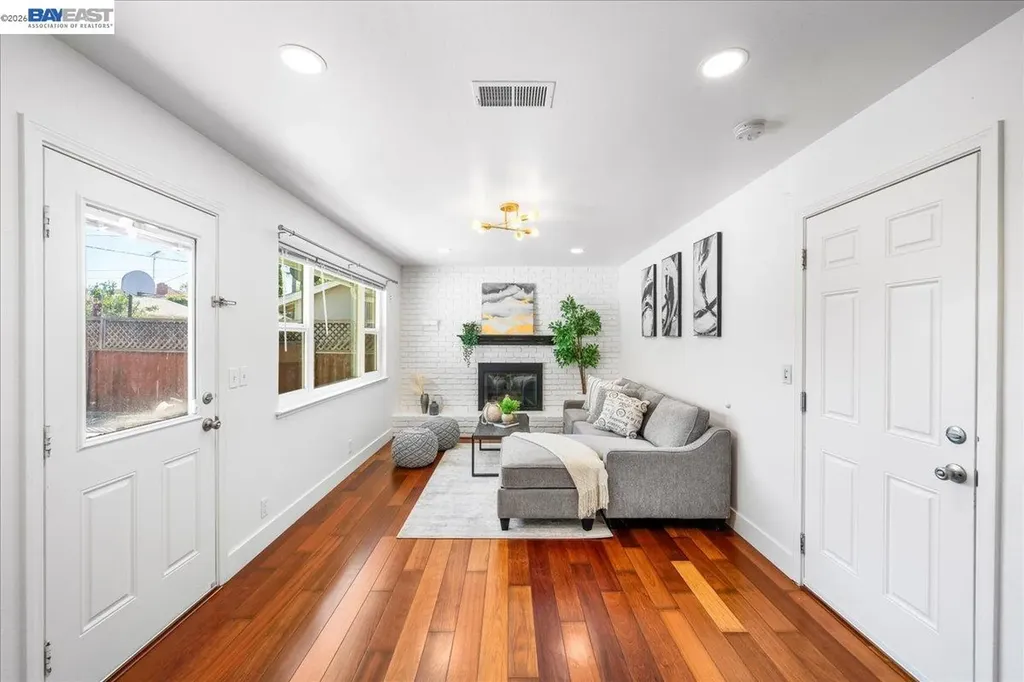 48252 Cottonwood Street Fremont CA 94539