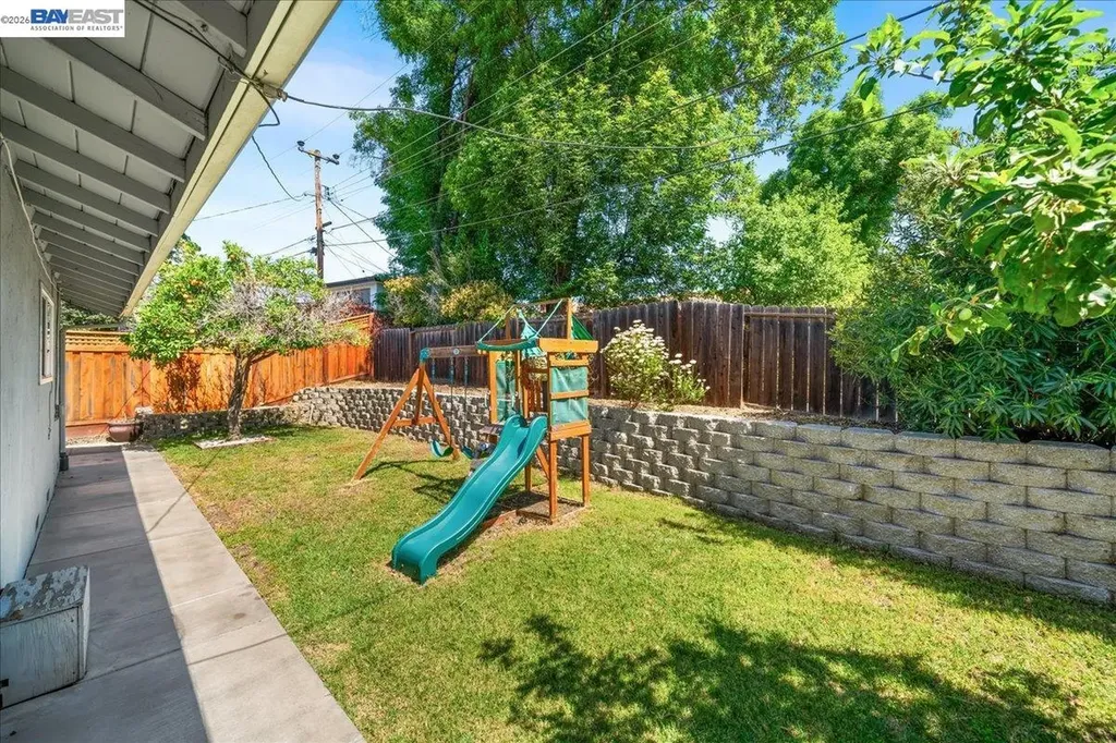 48252 Cottonwood Street Fremont CA 94539
