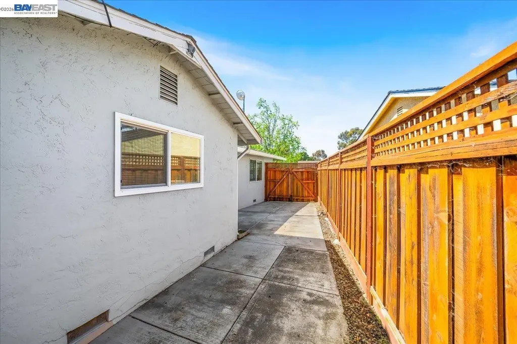 48252 Cottonwood Street Fremont CA 94539