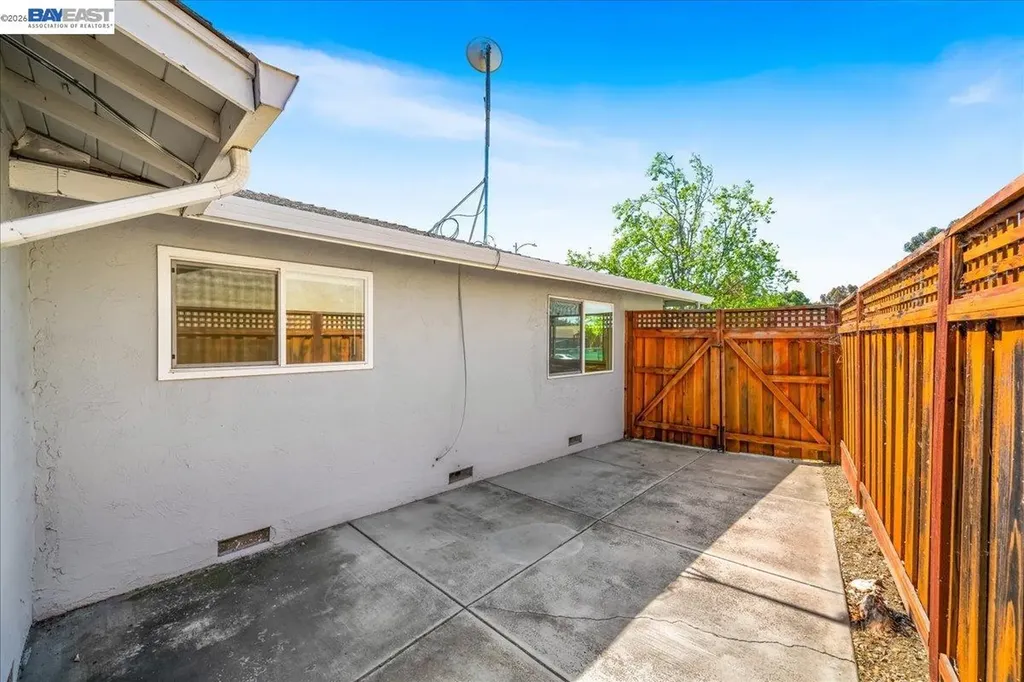 48252 Cottonwood Street Fremont CA 94539