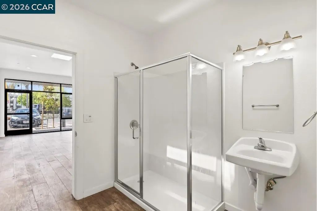 646 Hegenberger Oakland CA 95621