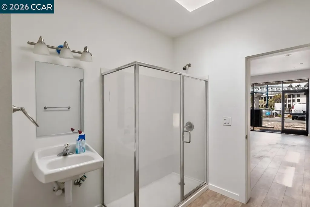 646 Hegenberger Oakland CA 95621