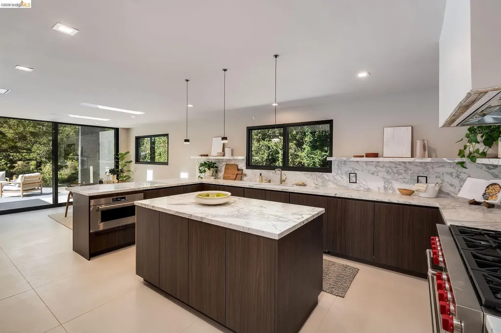 5645 Bacon Road Oakland CA 94619