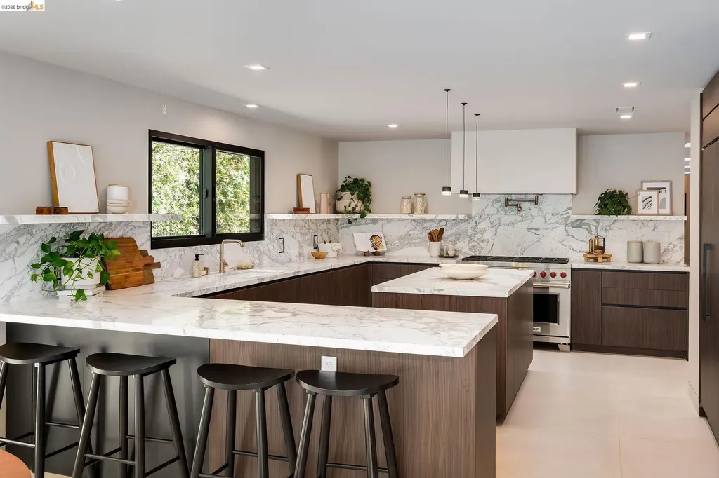 5645 Bacon Road Oakland CA 94619