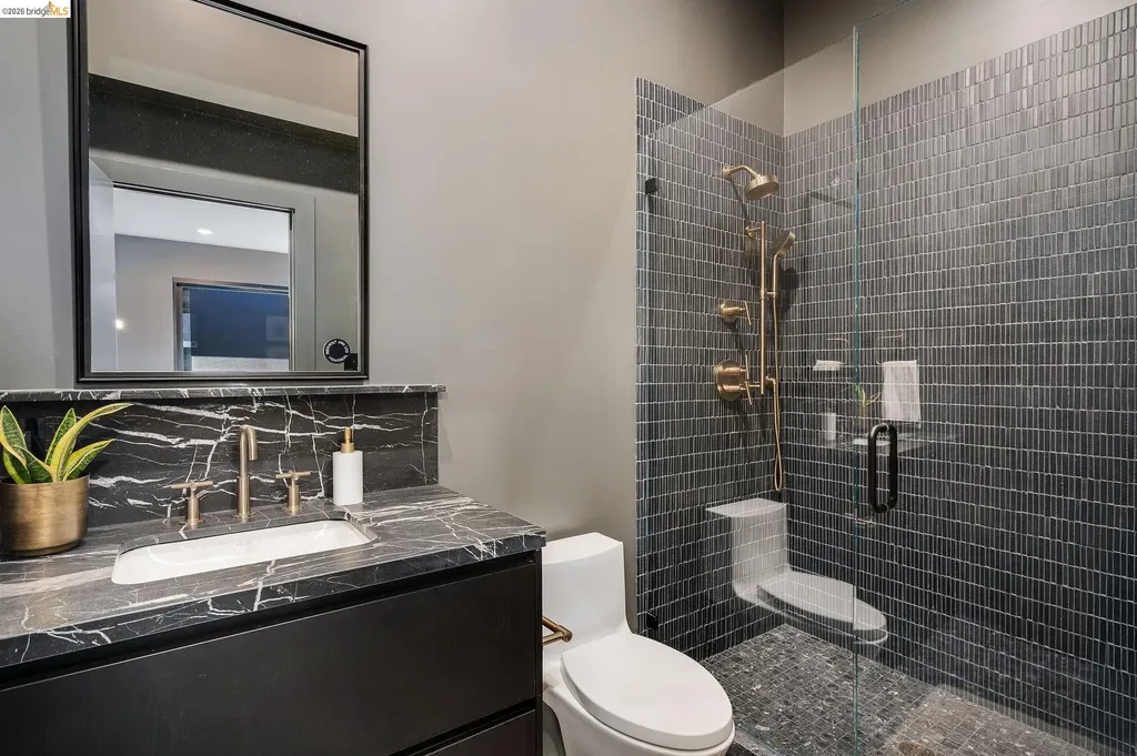 5645 Bacon Road Oakland CA 94619