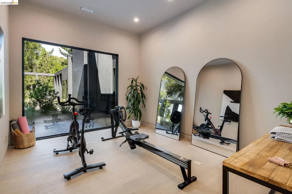 5645 Bacon Road Oakland CA 94619