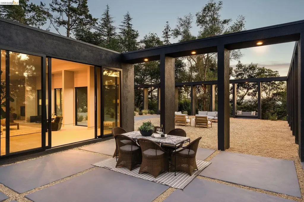5645 Bacon Road Oakland CA 94619