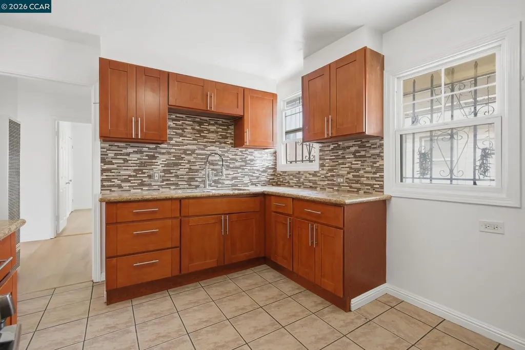 6719 Eastlawn Street Oakland CA 94621