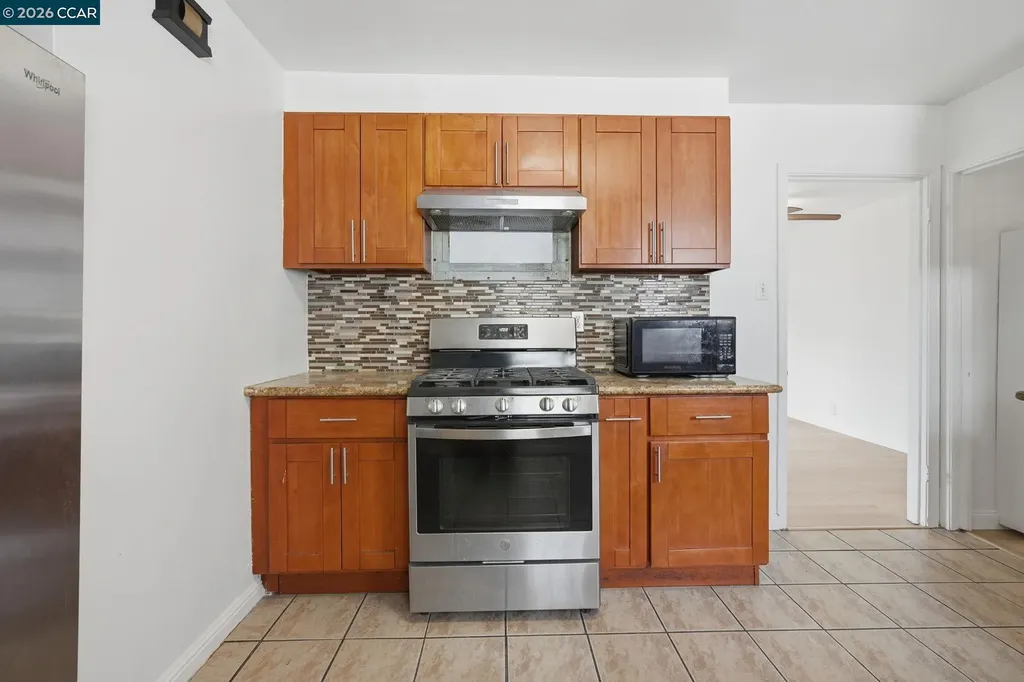 6719 Eastlawn Street Oakland CA 94621
