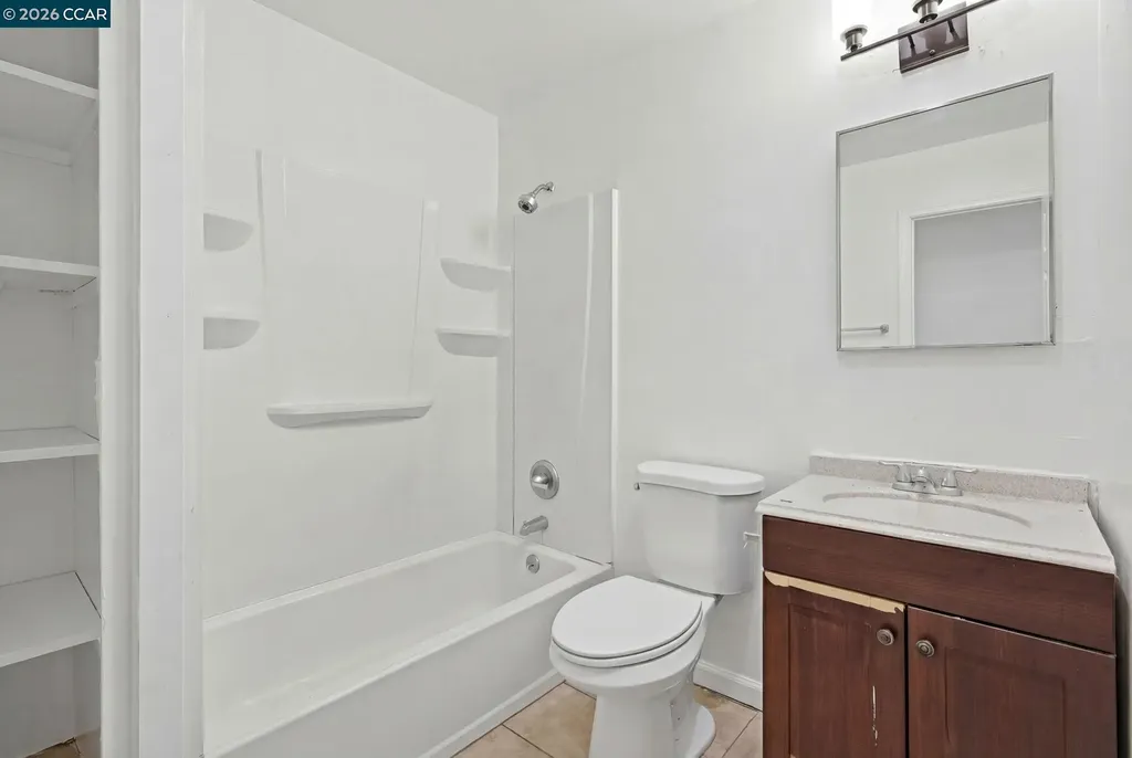 6719 Eastlawn Street Oakland CA 94621