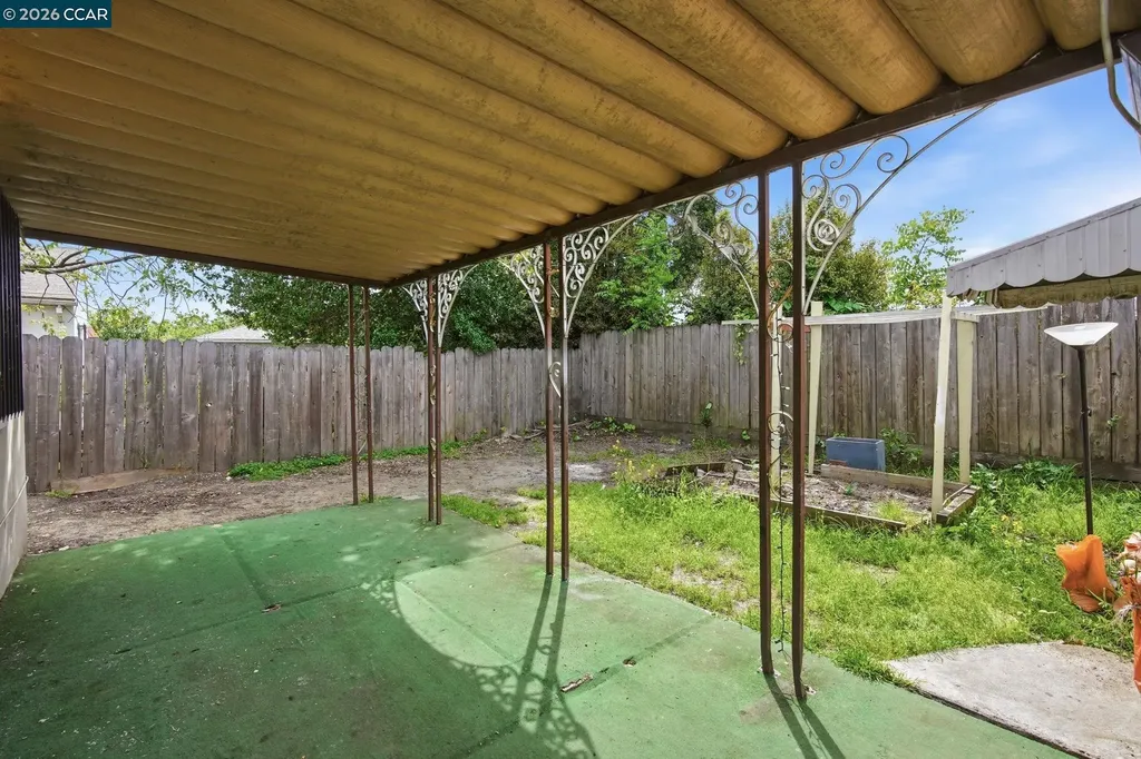 6719 Eastlawn Street Oakland CA 94621