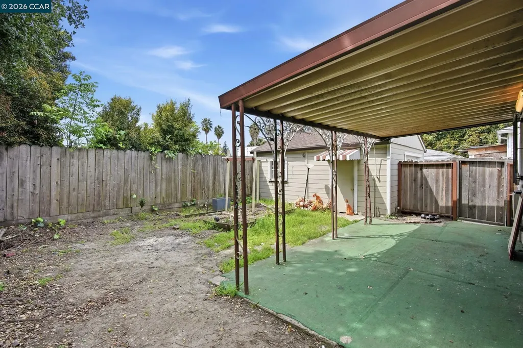 6719 Eastlawn Street Oakland CA 94621