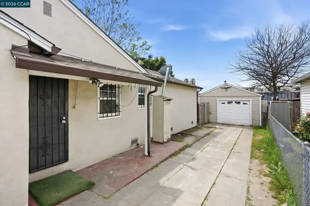 6719 Eastlawn Street Oakland CA 94621