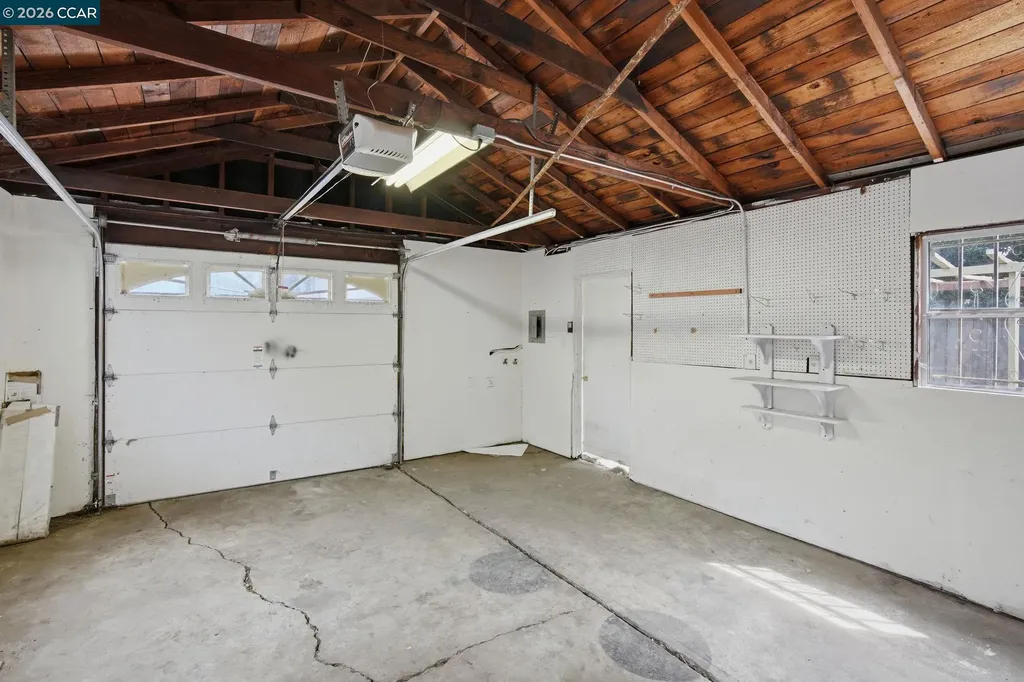 6719 Eastlawn Street Oakland CA 94621