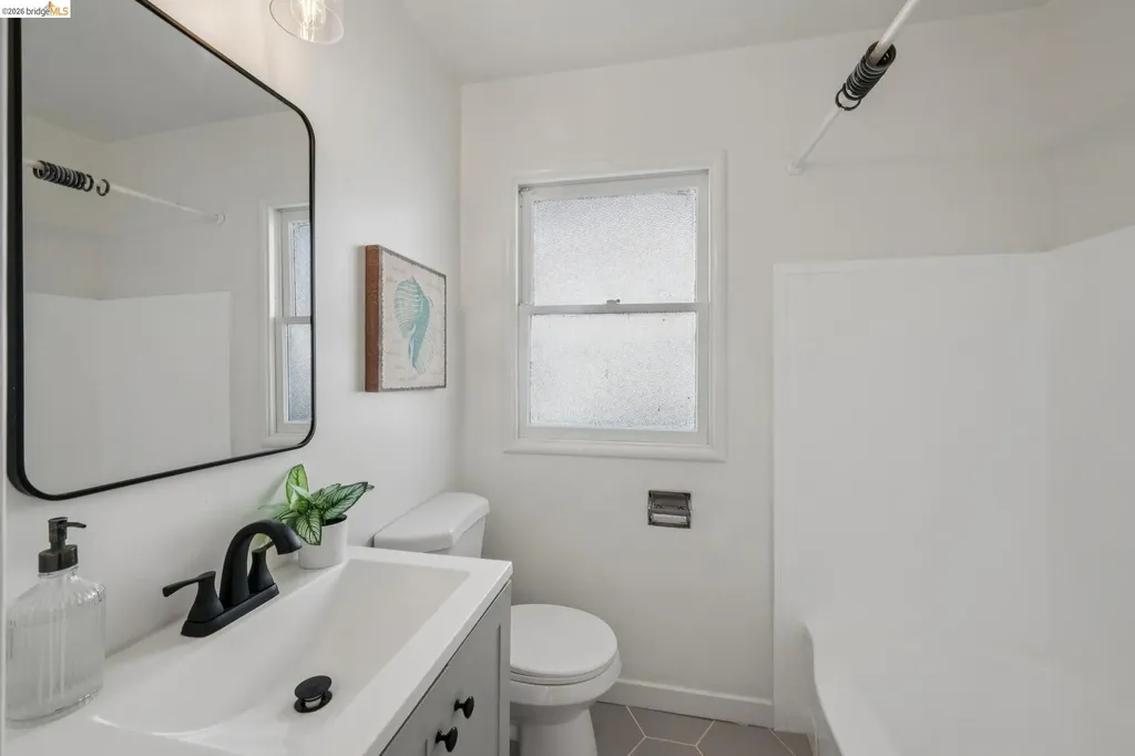 3239 Briggs Avenue Alameda CA 94501