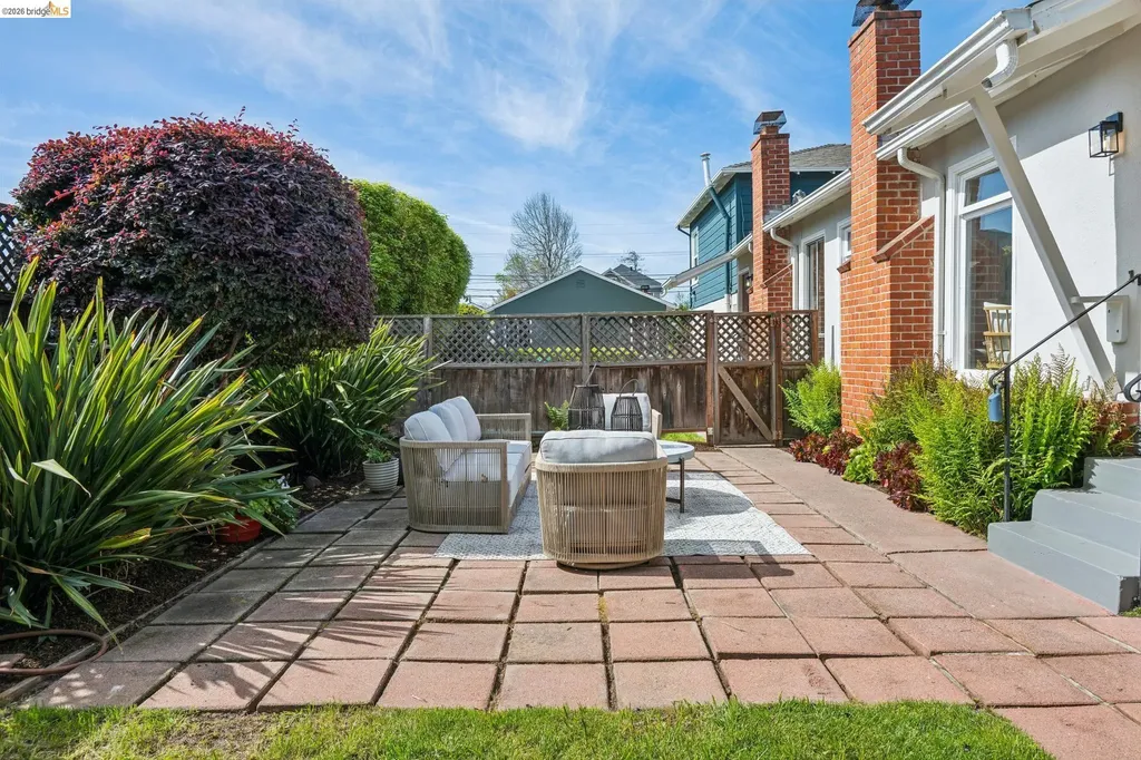 3239 Briggs Avenue Alameda CA 94501