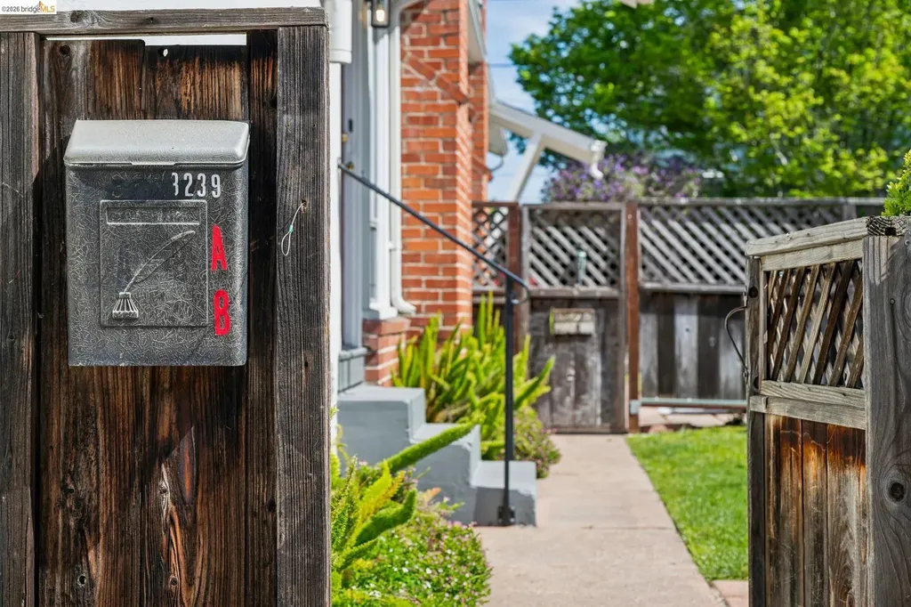 3239 Briggs Avenue Alameda CA 94501