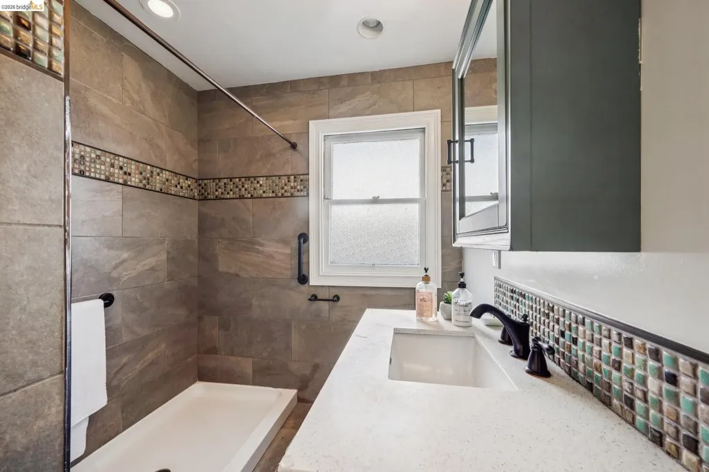 3239 Briggs Avenue Alameda CA 94501