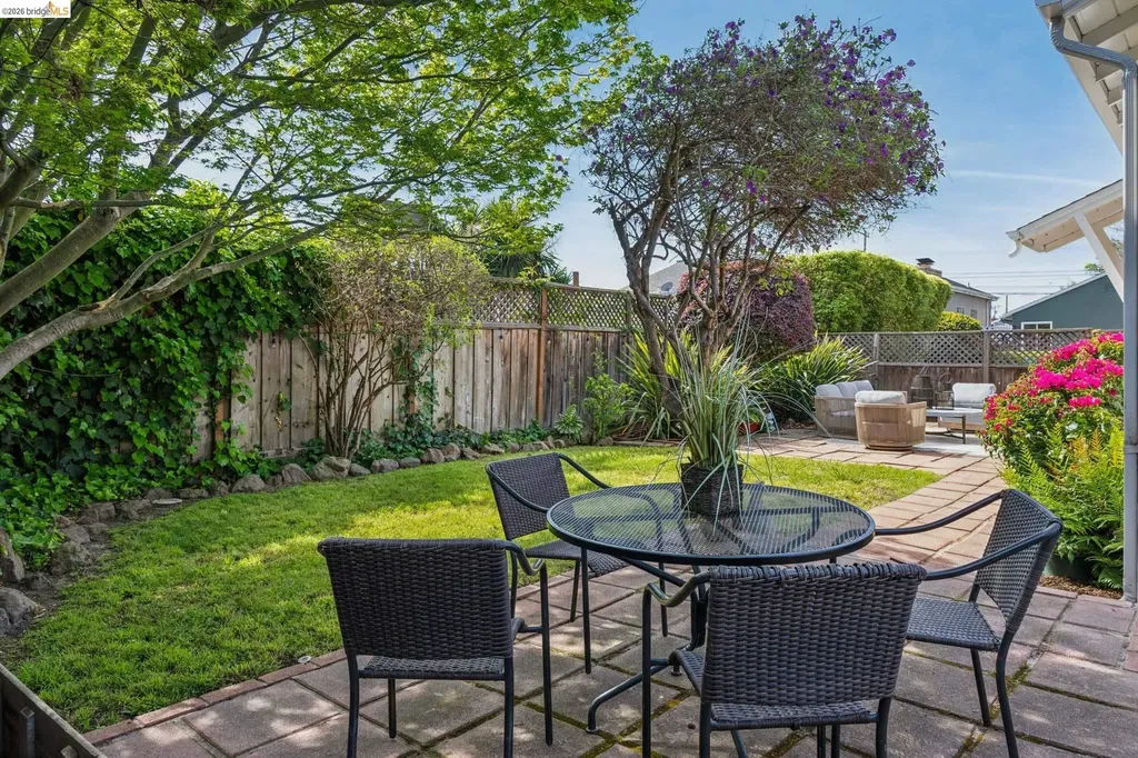 3239 Briggs Avenue Alameda CA 94501