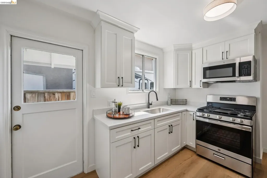 3241 Briggs Avenue Alameda CA 94501