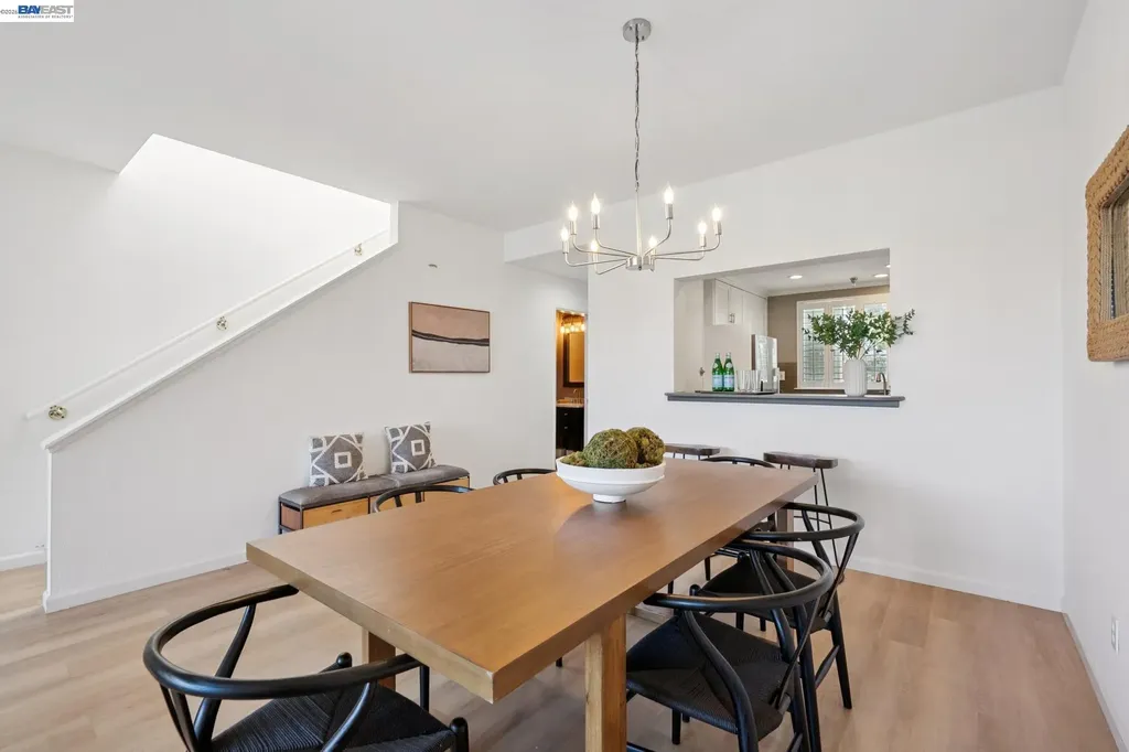 6 Invincible Court Alameda CA 94501