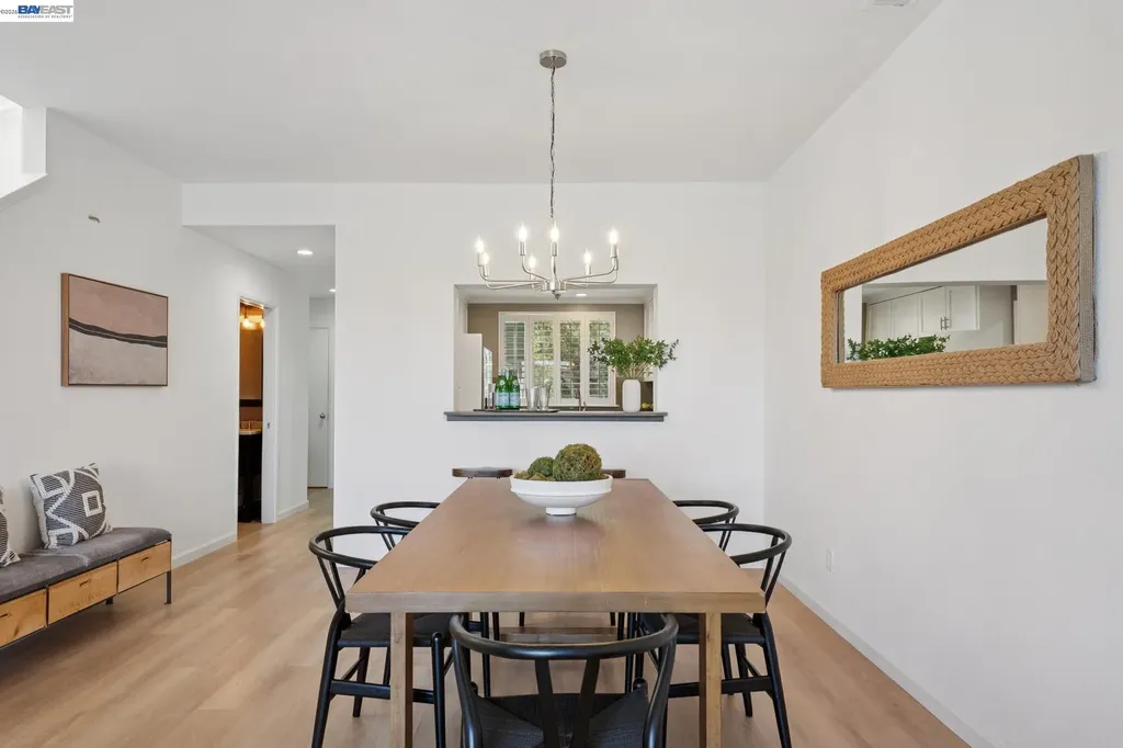 6 Invincible Court Alameda CA 94501