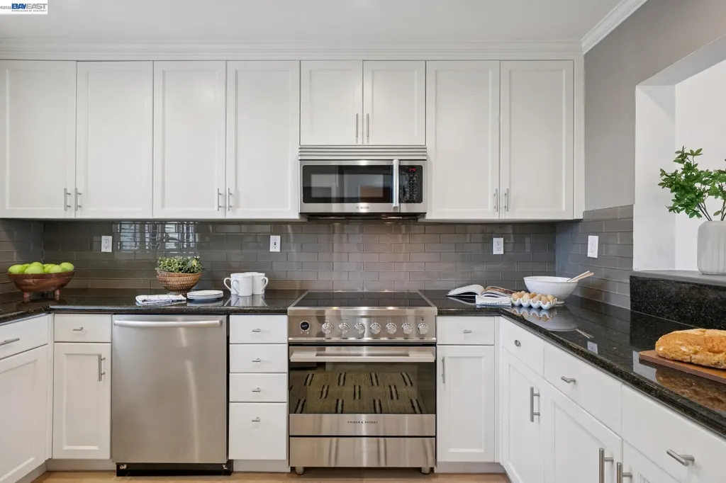 6 Invincible Court Alameda CA 94501