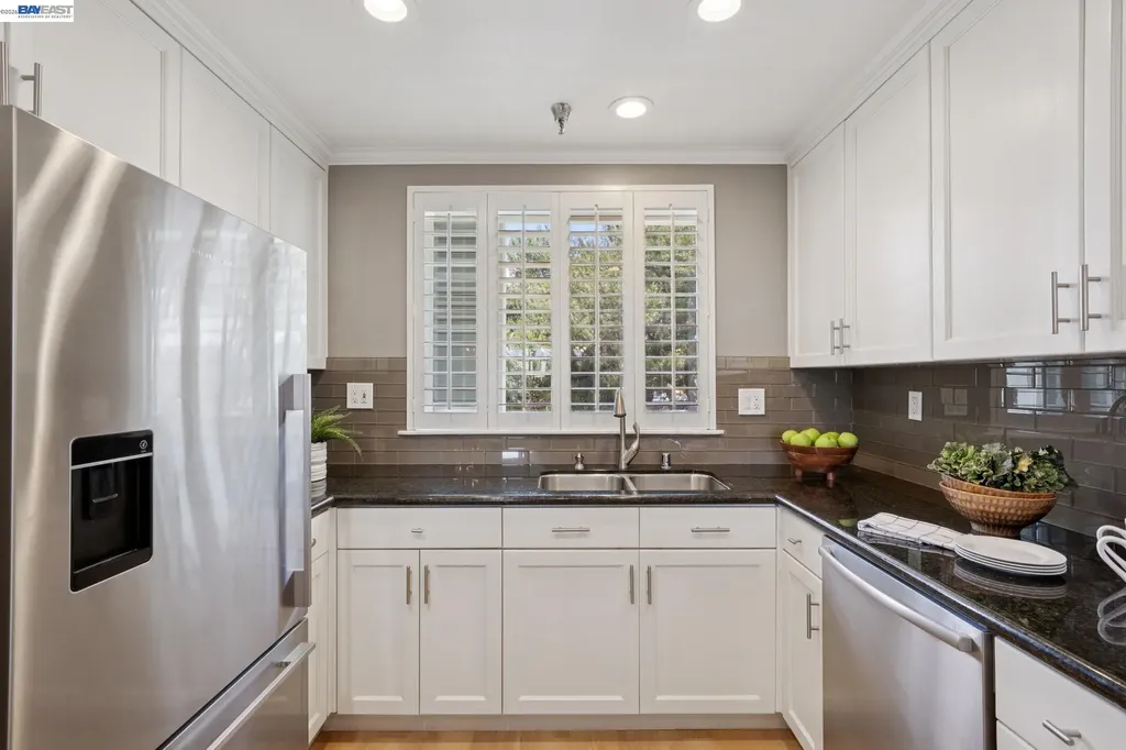 6 Invincible Court Alameda CA 94501
