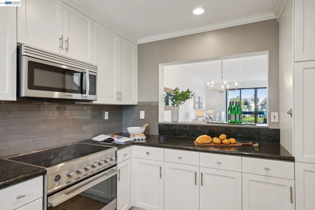6 Invincible Court Alameda CA 94501