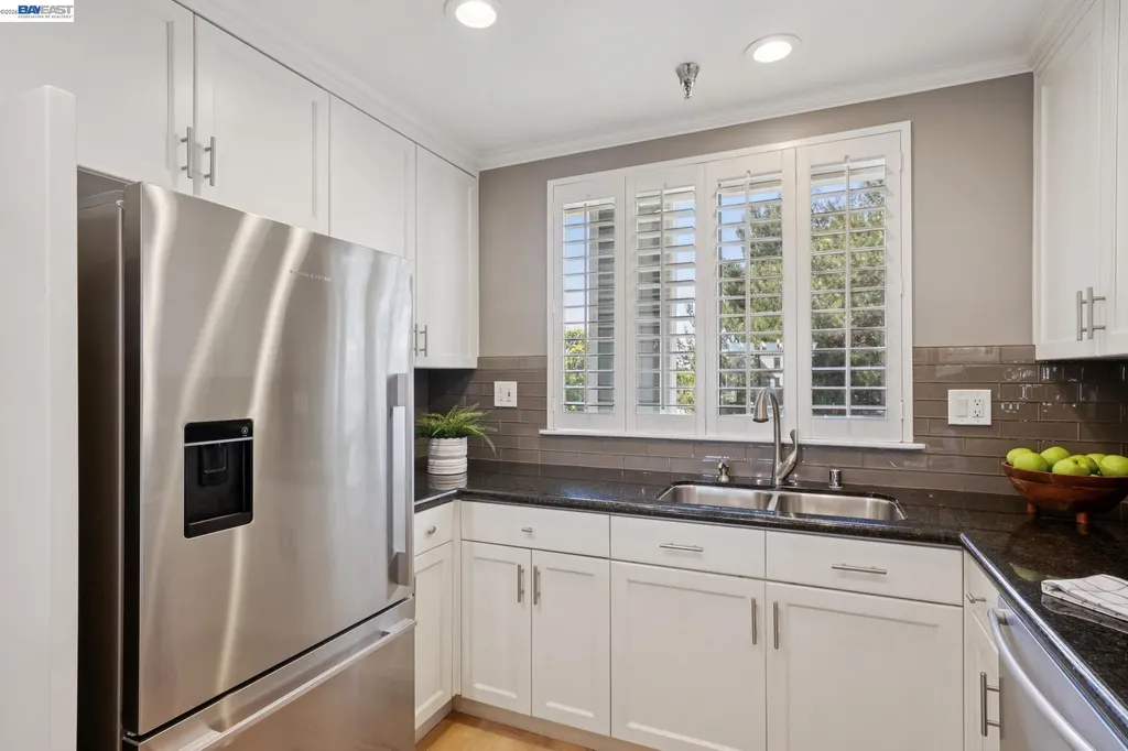 6 Invincible Court Alameda CA 94501