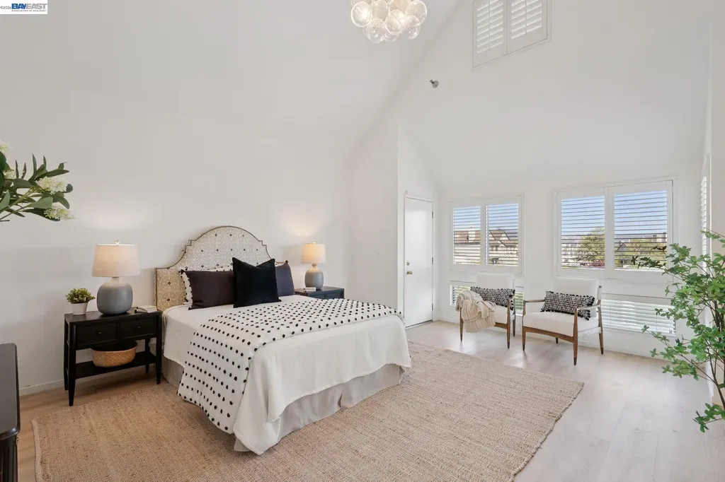 6 Invincible Court Alameda CA 94501