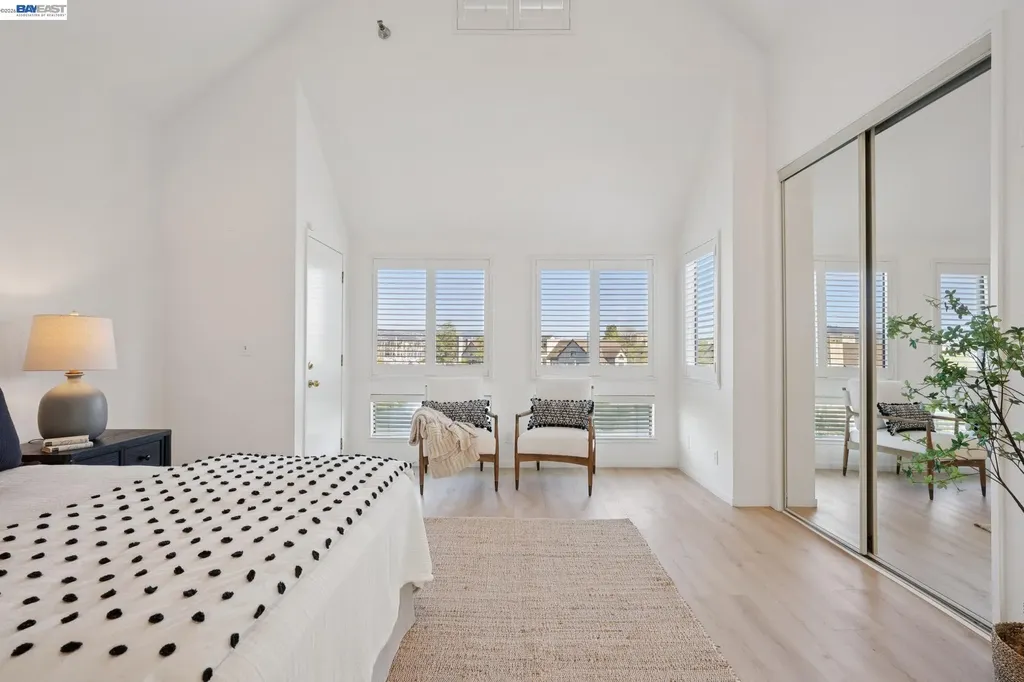 6 Invincible Court Alameda CA 94501