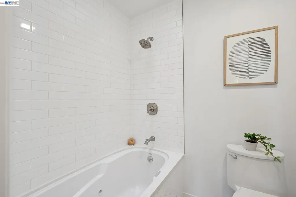 6 Invincible Court Alameda CA 94501