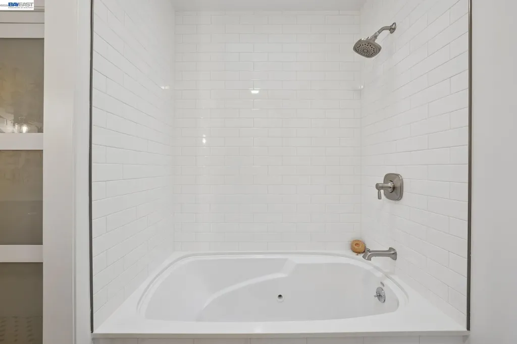 6 Invincible Court Alameda CA 94501